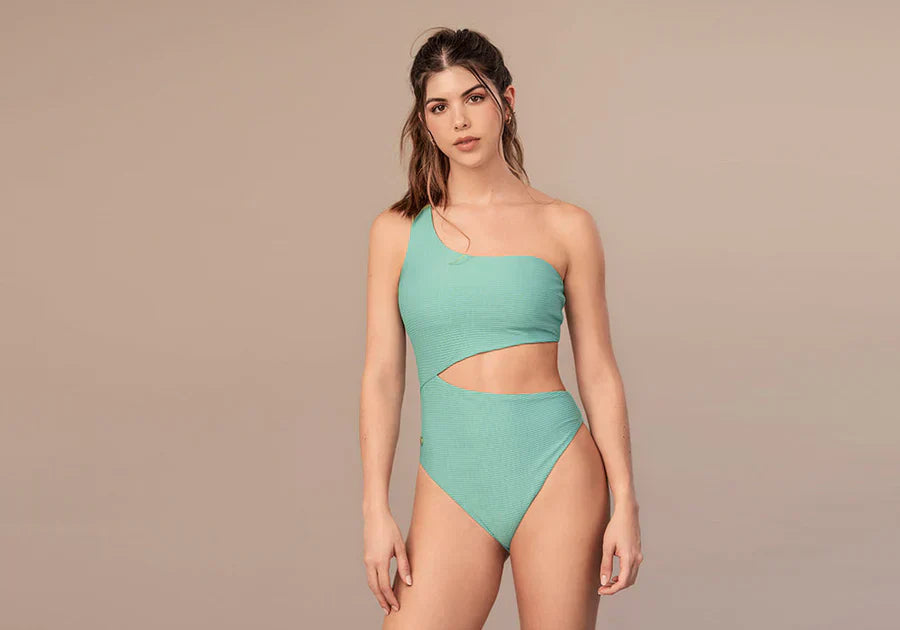 How to Choose the Best Bikini for Small Breasts: Flattering Styles and Tips